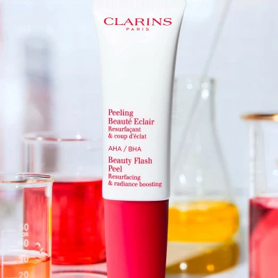Clarins Peeling Beauté Éclair Resurfaçant & Coup D’éclat – Image 3